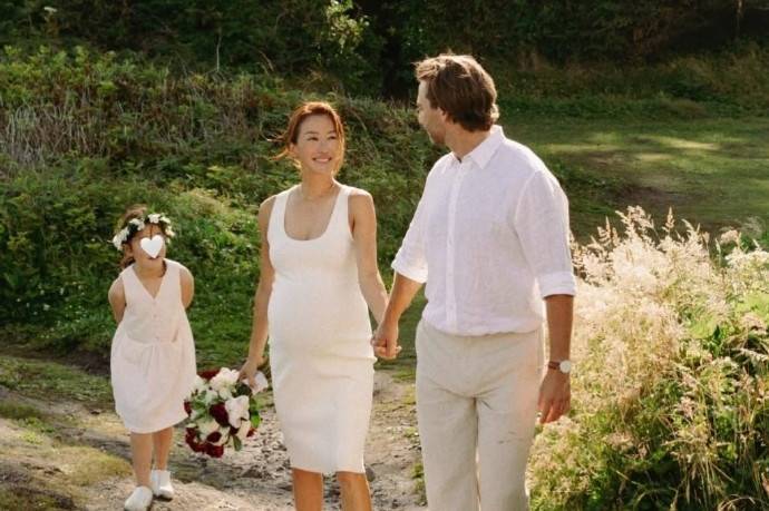 谢霆锋妹妹官宣结婚一周年，晒出婚礼照，七岁女儿成了花童