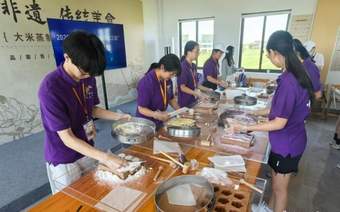 “中国寻根之旅”夏令营走进上海金山 体验科技与传统文化