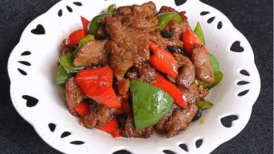 想炒出鲜嫩牛肉，得先摸准部位选、横刀切、用葱姜水腌，这些参与式技巧学了就会