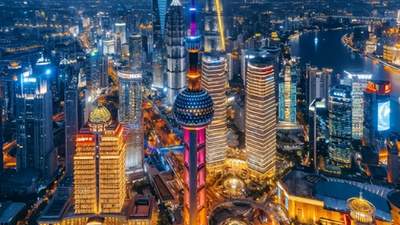 美国富婆来中国游玩，回国三天后直言：纽约跟中国差距一目了然