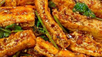 香菜拌炸豆腐：香辣酥嫩的家常神仙吃法