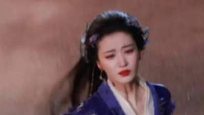 王楚然紫色古风长裙片场落泪 破碎氛围直击人心