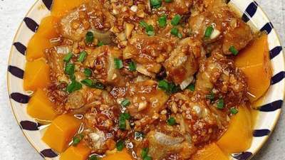 在家也能做的蒜香南瓜蒸排骨 鲜香入味的家常蒸菜体验等你来试