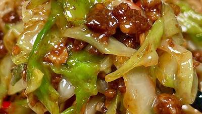 快来围观超下饭包菜炒肉末！脆嫩爆汁配米饭巨香还入味