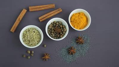 用整粒香料做炖肉风味升级，参与多元香料挑配的实用体验指南