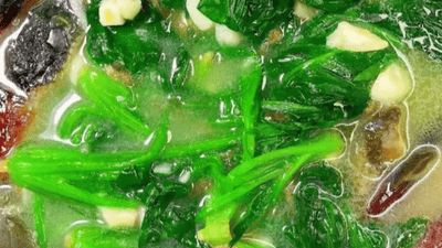 在家做这碗金银蛋菠菜汤，多步小技巧教你吃出清鲜好滋味