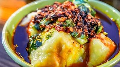来甘肃赴一场洋芋搅团之约 亲手感受一锤一臼捣出的云朵美味