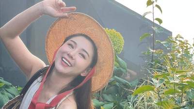 李小萌二胎后更像尤物女神，一袭露背连衣裙高调亮相，气质惊艳