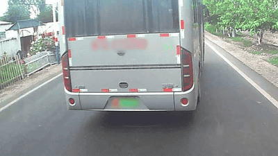 公交司机连续斗气别车5公里，因涉嫌寻衅滋事被立案调查