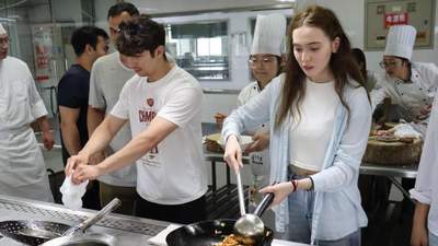 中外青年以食会友 共品中华饮食文脉