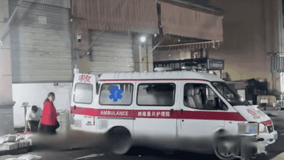 贵州毕节一救护车凌晨在批发市场装卸水果？护理院负责人：车已卖出作为货车使用，过户后就会将警灯拆除并变更涂装