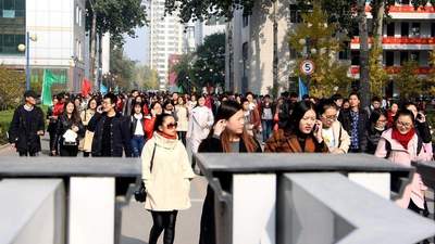 教师铁饭碗碎一地!未来十年全国教师过剩或达200万