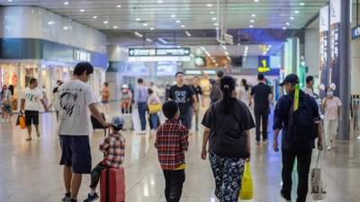 带娃买票总被分到上铺，12306回应：取消3次限购，下铺只能去窗口