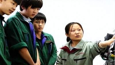 技校男生易冲动需严管安全 女生早恋问题引发关注 班主任的无奈管理背后藏着对学生的守护