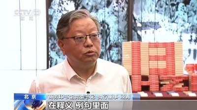 第13版《新华字典》全国发行 新增热词引全民查学热潮
