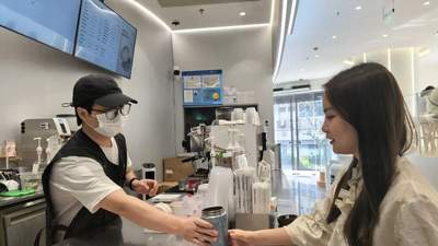 自带杯喝咖啡成新风尚 上海年轻人解锁环保省钱新玩法