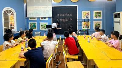 来龙博参与沉浸式研学！探访百年老楼、解读哈尔滨往事、创作专属建筑刮刮画