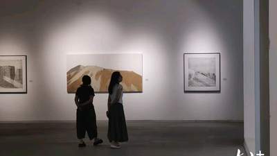 来广州画院美术馆赴8+1探索展 观三地艺术家交织碰撞的城市山水墨韵
