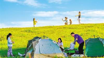 这个夏天来全国多地玩 高山草甸乘游船草原漂流享清凉逛美景