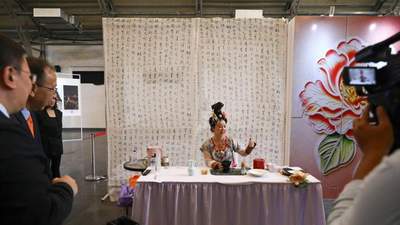 雅加达现场好戏连场：“她的花开”融合展与“寻洛”沉浸式戏剧同步启幕 观众沉浸式体验东方美学