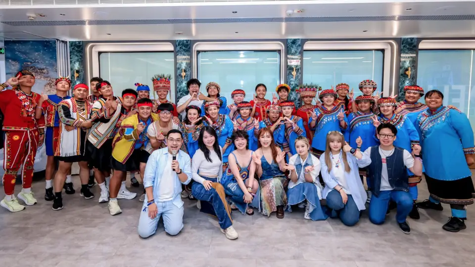 AI一键分配声部+两岸即兴合唱！徐汇滨江游轮音乐会火了