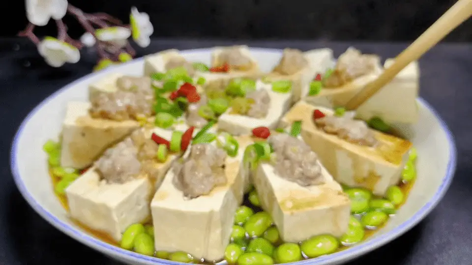 这三样家常食材蒸一蒸超适合夏天吃 肉酿豆腐配鲜毛豆 一口一口满是鲜香还不用复杂步骤