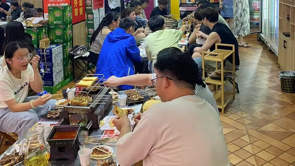 去淄博参与多元烧烤活动 这些门店选法让你吃出别样体验