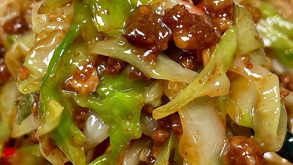 快来围观超下饭包菜炒肉末!脆嫩爆汁配米饭巨香还入味
