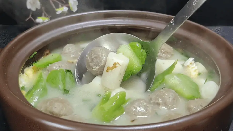 佛手瓜山药炖牛肉丸一锅上桌 鲜醇汤头配营养食材 轻松打开胃口的多元参与体验菜