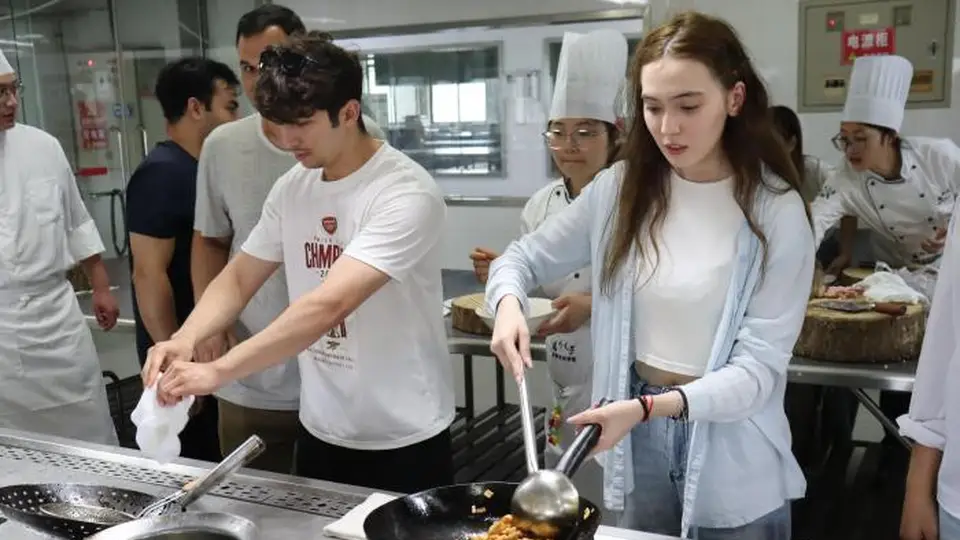 中外青年以食会友 共品中华饮食文脉