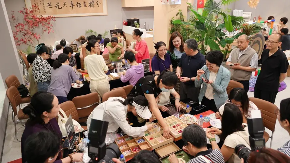藏沪同心促交融 民族风情展示活动登陆上海巾帼园