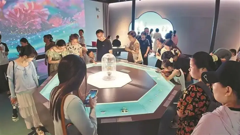 13万人次打卡,“熔金择粹”深圳水贝黄金艺术展成暑期顶流