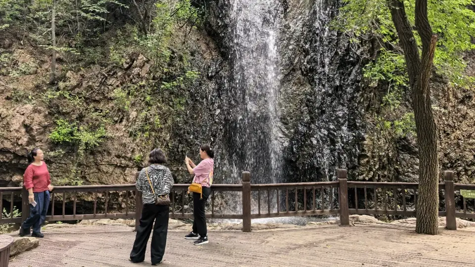 三伏天锦州人避暑好去处 北普陀山山林里享清风漫步乐
