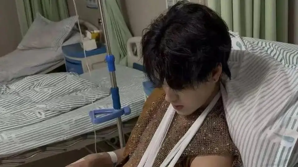 景区NPC掰手腕受伤致骨折 一级跆拳道选手求助盼游客现身