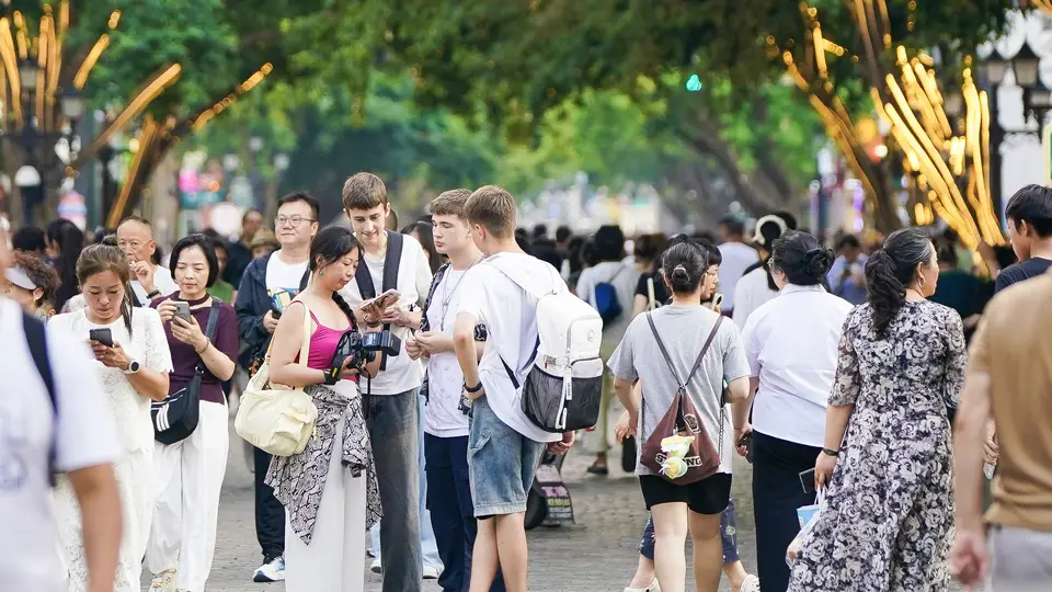 暑期来华游多元活动拉满 各国游客沉浸式体验夏日活力