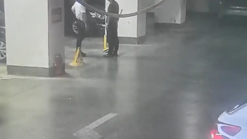 衡阳祁东大成小区地下停车场现车位地锁遭损毁 公职人员停车受阻撬锁被劝阻