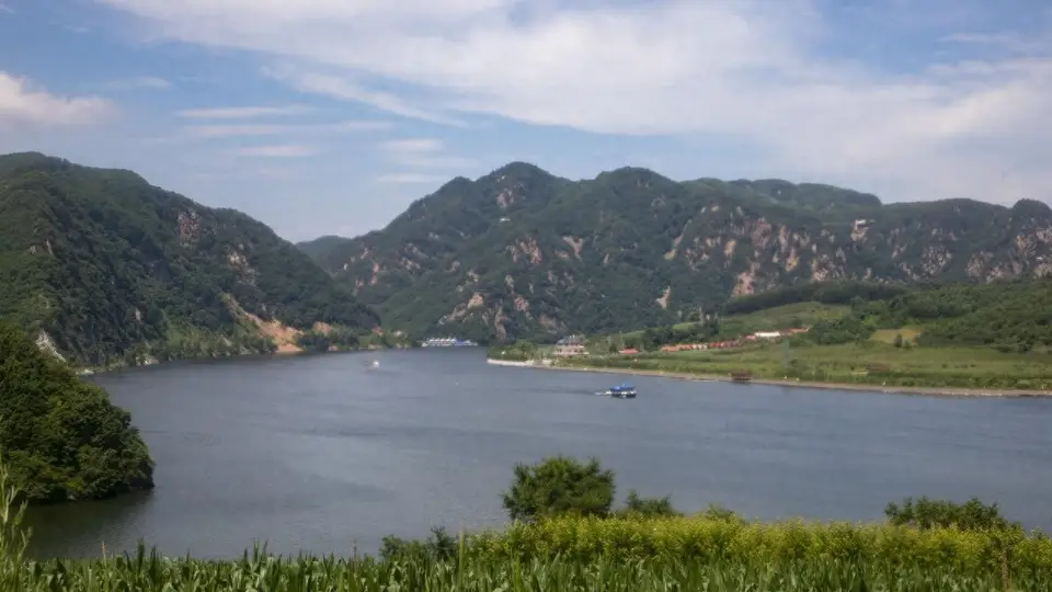 去桓仁解锁秋日限定多元体验 登五女山赏枫红湖光盛景