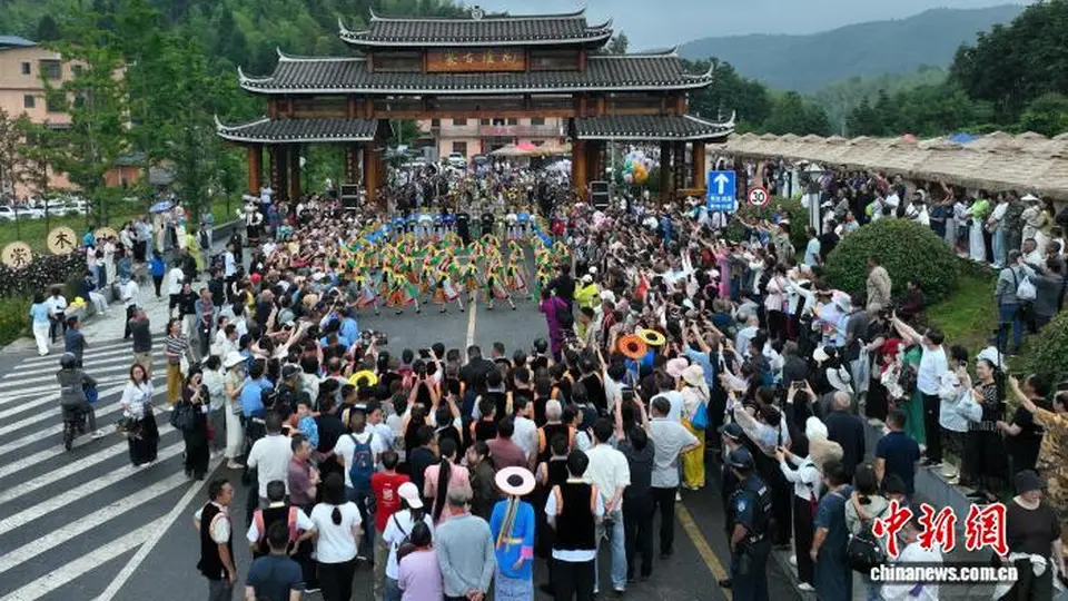 古寨欢歌非遗飘香 千年花瑶唱响“讨僚皈”