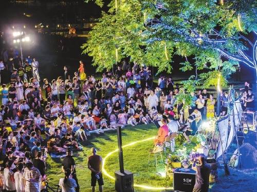 “乐享晋安”草地音乐会首开夜间专场