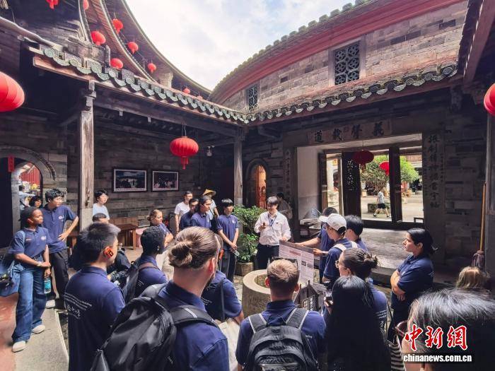 多国土木学者探访福建土楼 感受东方建筑奇迹