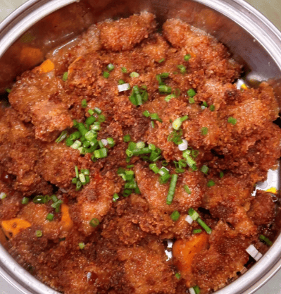 软烂的粉蒸肉，油脂适中，一口品尝江南烟火风味