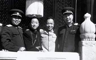 原创一生圆满的开国上将，毛主席四次请他吃饭，说：我是你最大的后台