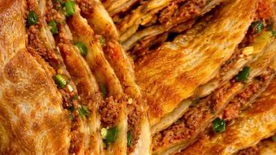 外酥里嫩的大葱牛肉饼，咬一口满嘴香