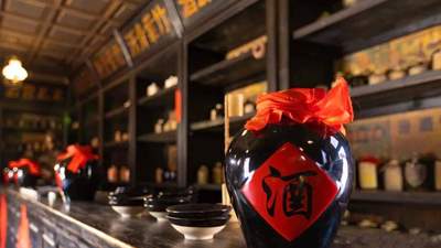 酱香酒和浓香酒，哪个更适合长期存放？从工艺和口感变化说起