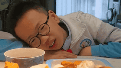 “孩子都脑缺氧了，你还嫌他写得慢！”一顿全碳水早餐，让家长被群嘲