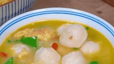 丝瓜轻煮鱼丸后放，把控火候汤色清亮味鲜