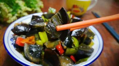 参与式家常料理分享：咸香不腻的辣椒炒皮蛋 鲜辣下饭超对味