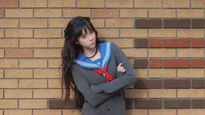 外滩偶遇穿JK的姑娘，这腿我服了