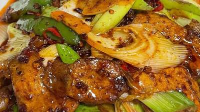 葱爆五花肉：焦香不腻的家常下饭王，一口入魂