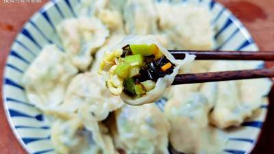 立秋后,用这菜做馅包饺子,比白菜、韭菜鲜,营养好吃,鲜美多汁,比肉饺子还香!